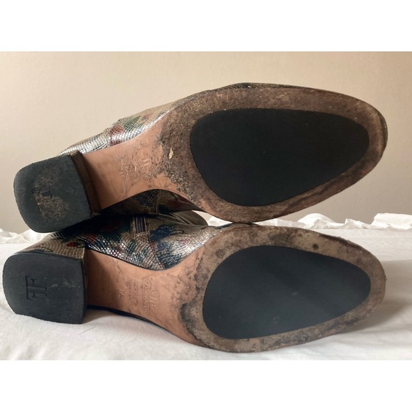 HOLIDAY PICK 🖤 Wallpaper Patterned Boots - Picture 3 of 5